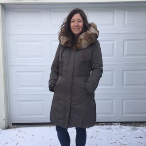 Elie Tahari knee length down jacket